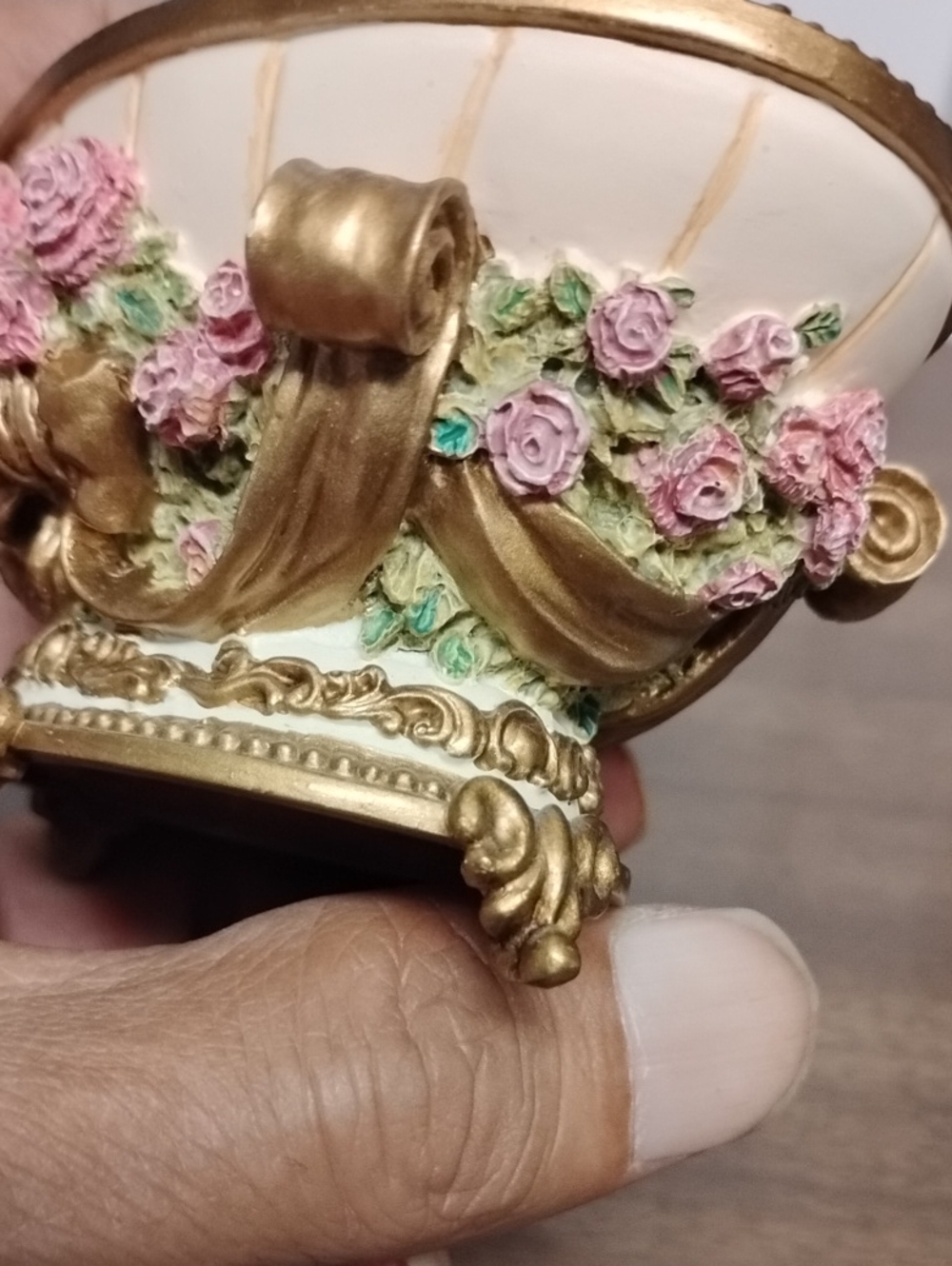The Franklin Mint Cherub Floral A Scent Of Love Trinket Bowl in Cream and Gold - Picture 3 of 7